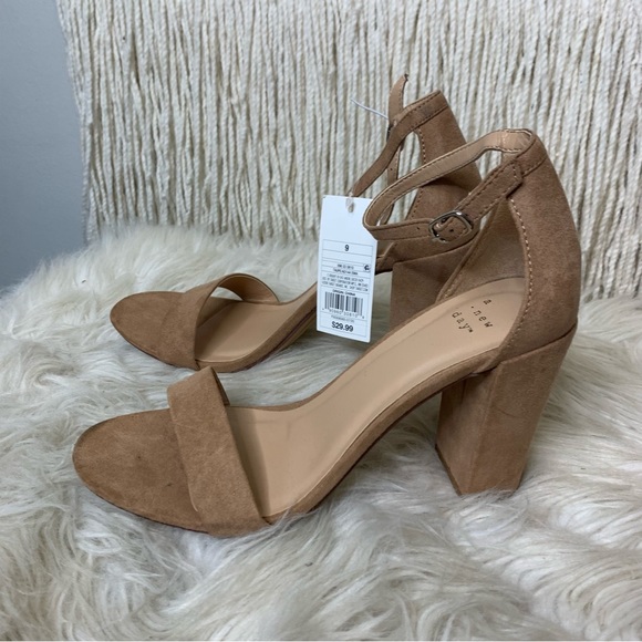 A New Day Nude Block Sandals - Picture 2 of 9